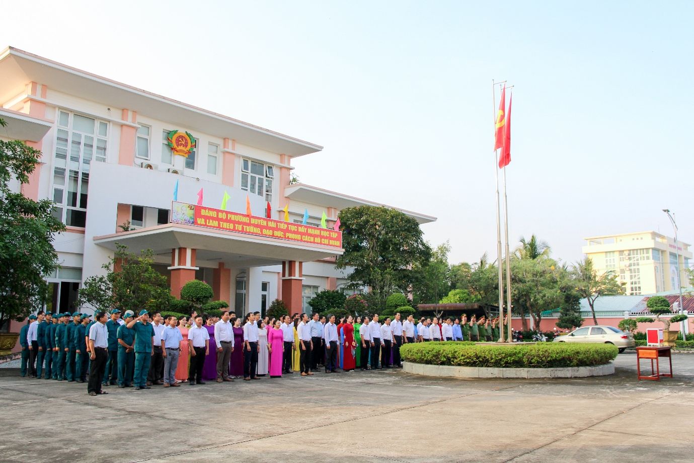 Phường Duyên Hải phát động ủng hộ đồng bào vùng lũ tại lễ chào cờ đầu tuần