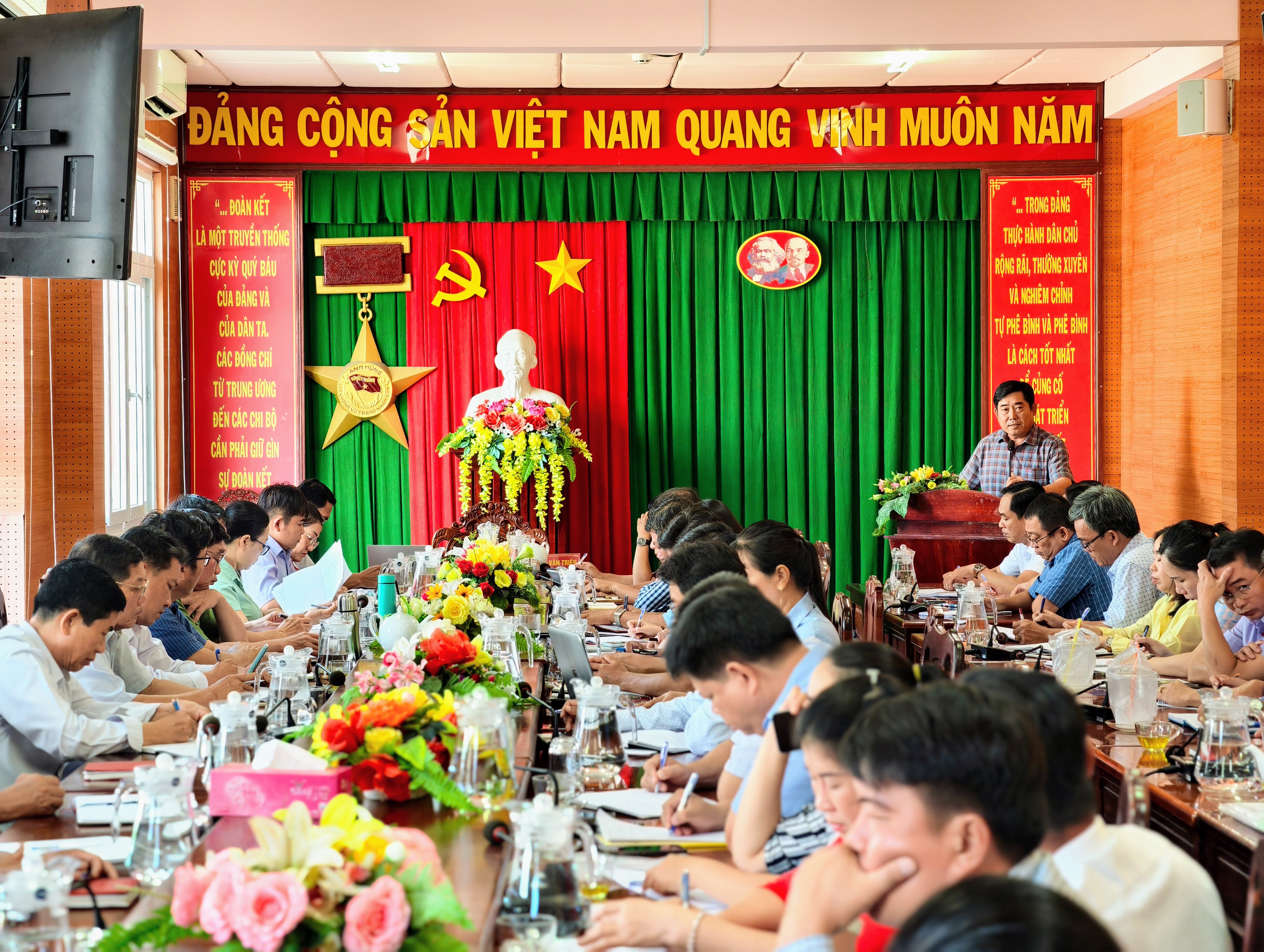 Đảng ủy phường Duyên Hải sơ kết công tác tháng 11 và triển khai nhiệm vụ tháng 12 năm 2025