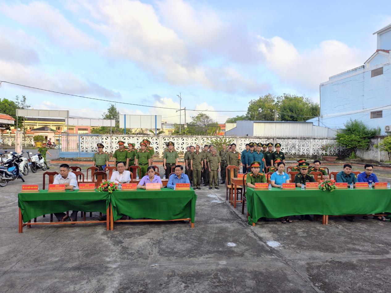 Công an phường Duyên Hải ra quân thực hiện cao điểm tấn công, trấn áp tội phạm, bảo đảm ANTT dịp Tết Nguyên đán Bính Ngọ 2026