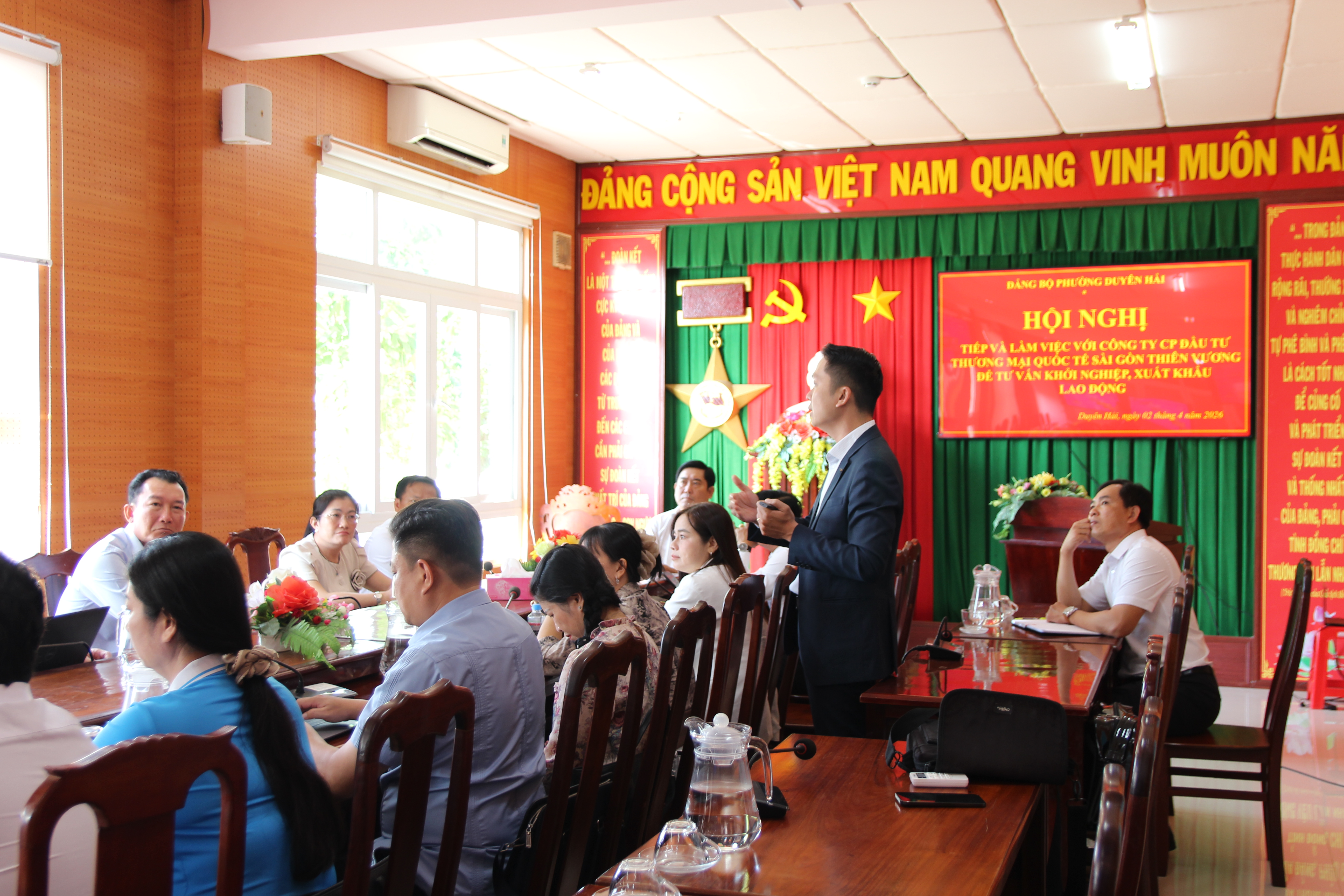 Đảng ủy phường Duyên Hải tiếp và làm việc với Công ty Cổ phần Đầu tư Thương mại Quốc tế Sài Gòn Thiên Vương về tư vấn khởi nghiệp, xuất khẩu lao động