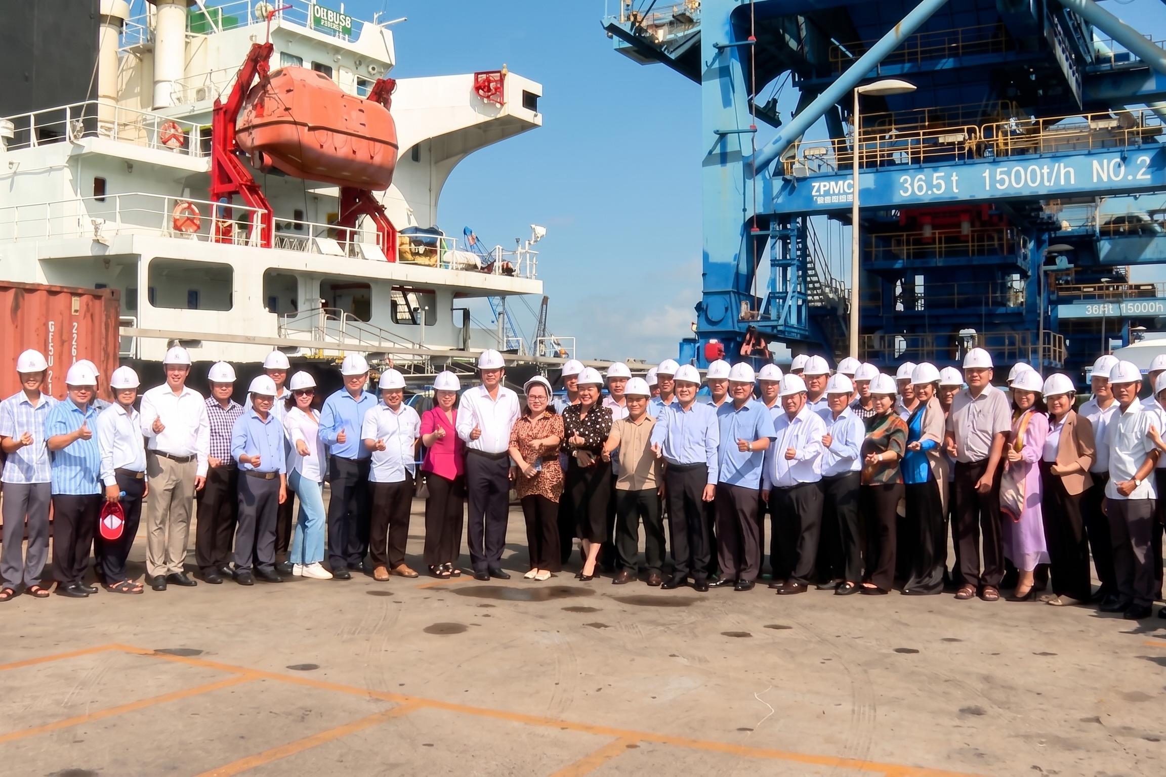 Họp mặt giao lưu các xã, phường nhân kỷ niệm 51 năm Ngày Giải phóng miền Nam, thống nhất đất nước