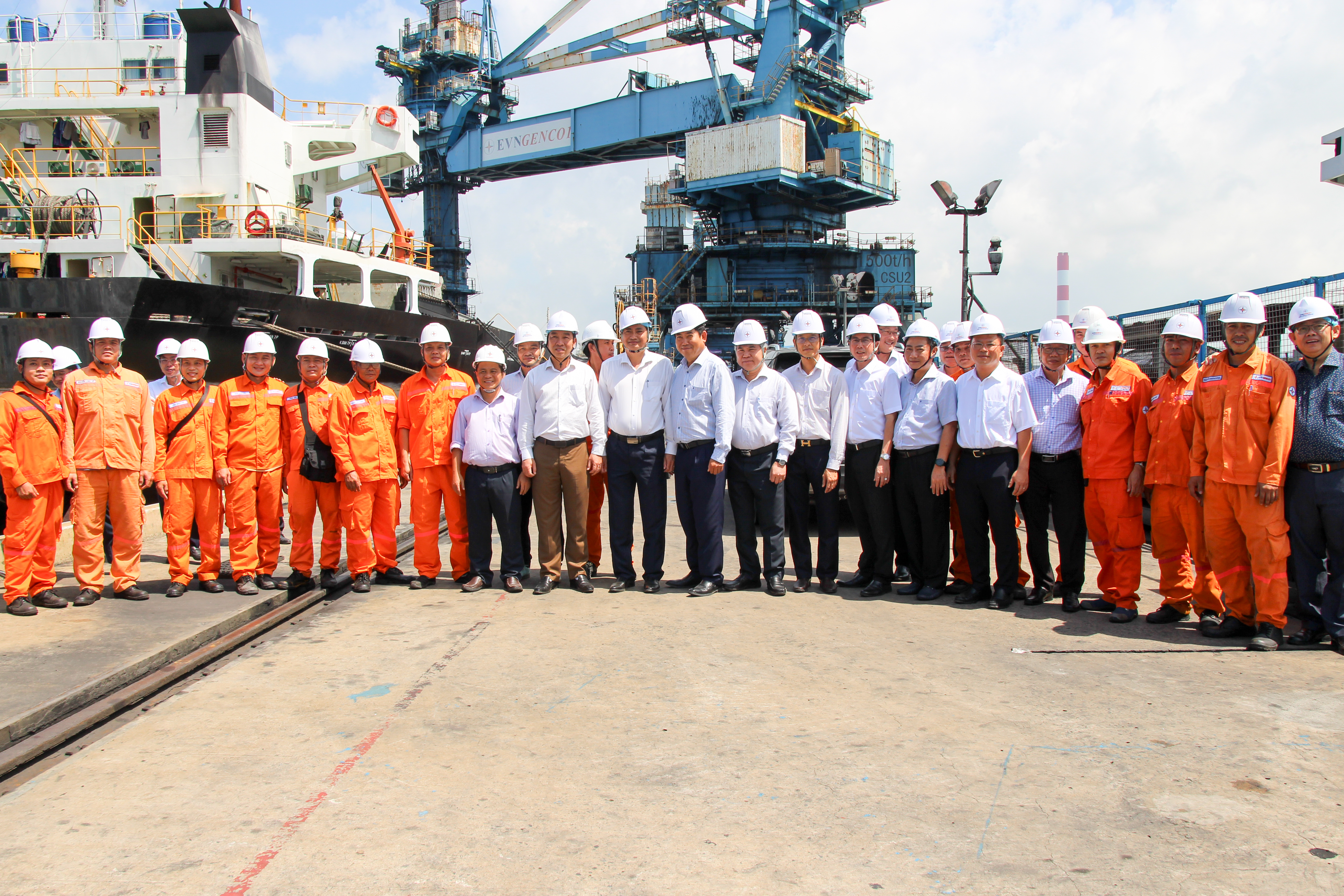 Chủ tịch UBND tỉnh Vĩnh Long Lữ Quang Ngời khảo sát dự án Khu Bến tổng hợp Định An và làm việc tại Công ty Nhiệt điện Duyên Hải
