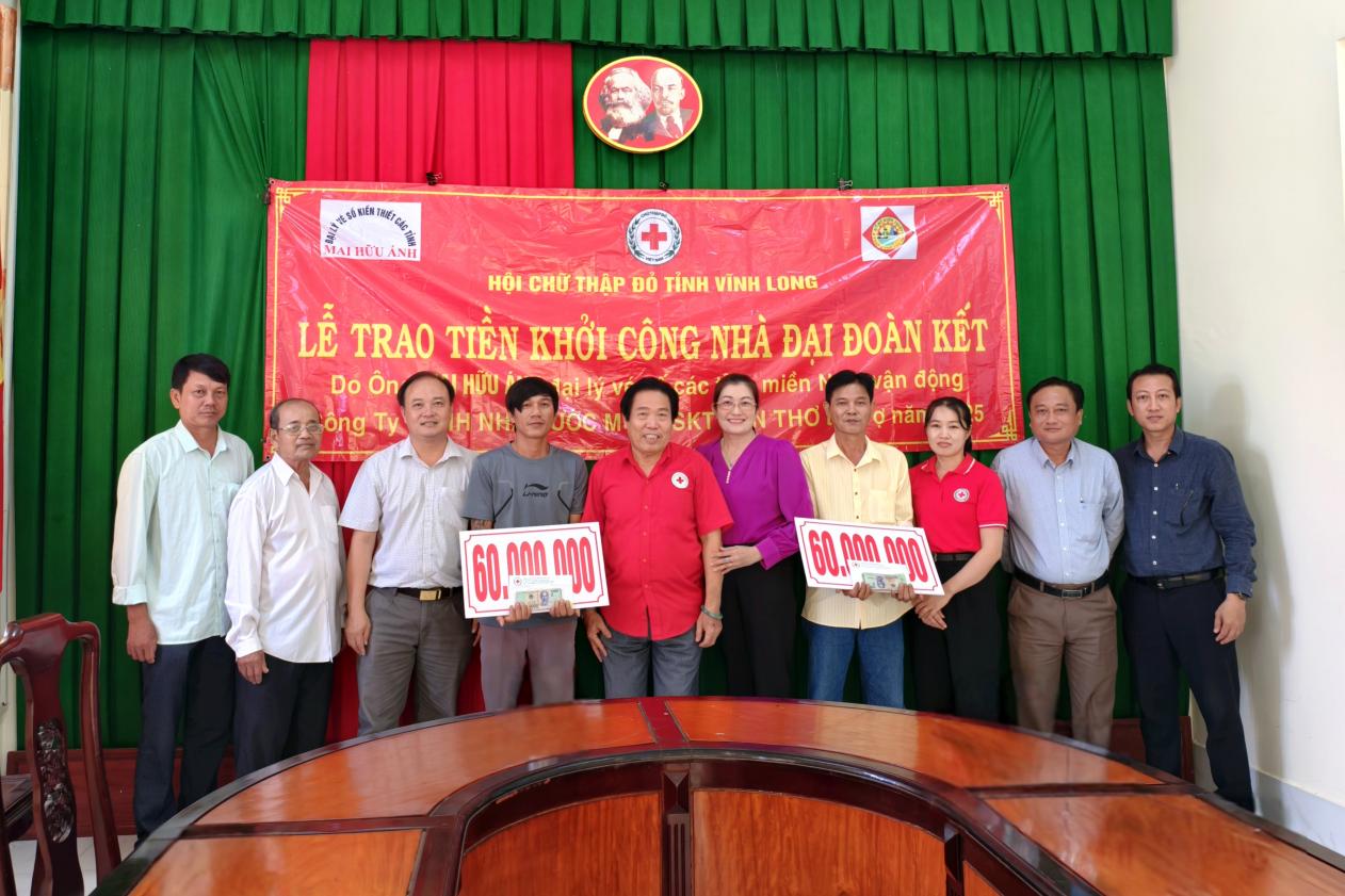 Phường Duyên Hải trao tiền khởi công xây dựng Nhà Đại đoàn kết cho hộ khó khăn